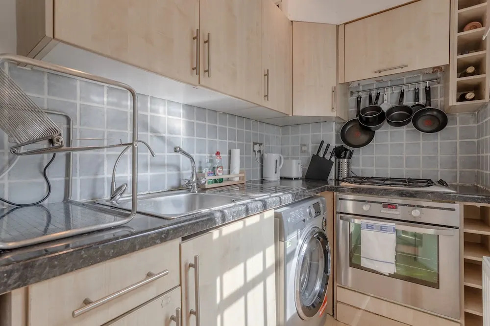 Cosy 1 Bed Basement Flat in Shepherds Bush