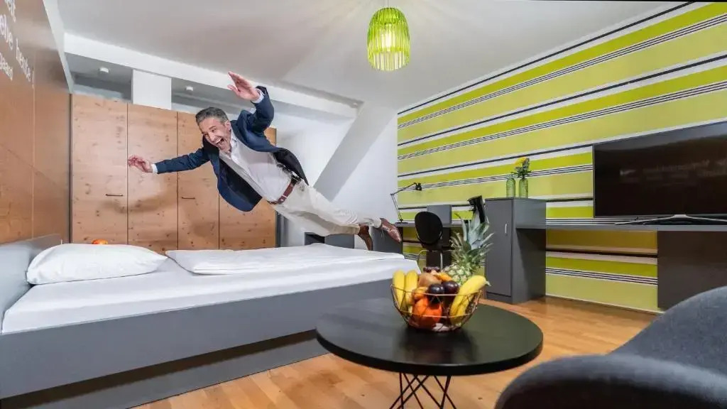 Hotel CampusZwei Komfortable Doppelzimmer & Apartments mit Küche Zentral in Ludwigsburg ideal für Business & Langzeitaufenthalte 24h Check in Kinder bis 14 Jahre übernachten kostenlos