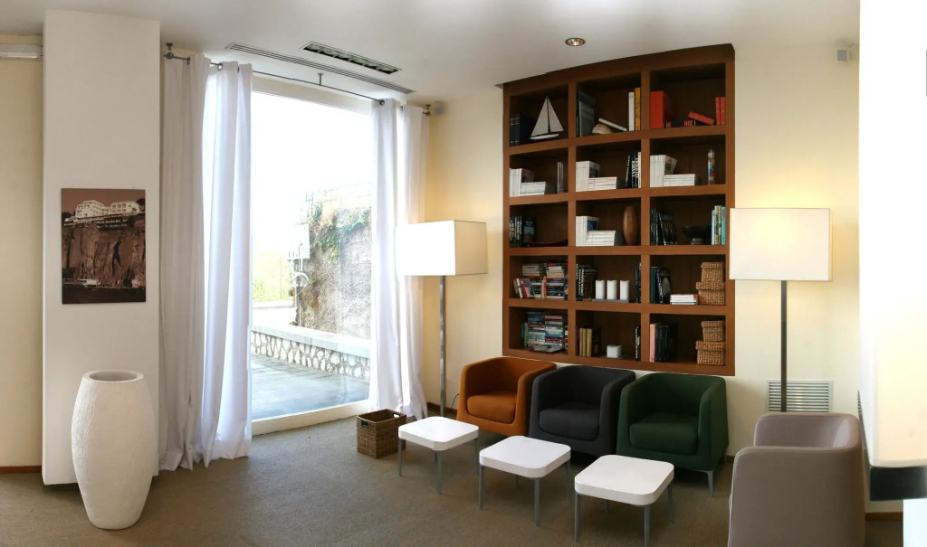 Rota Suites