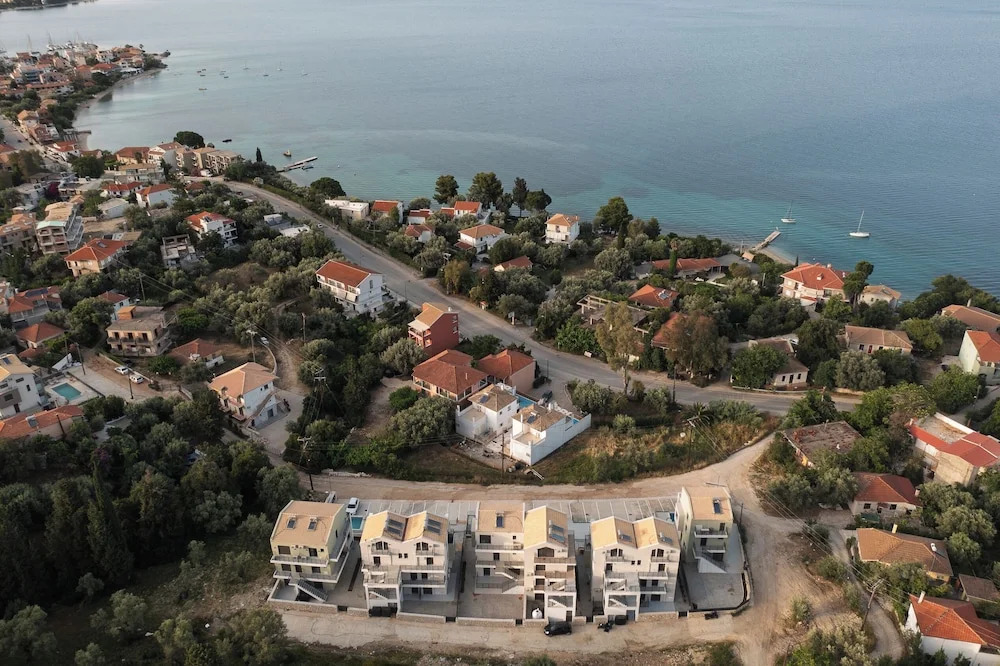 Phos Maisonettes Nikiana