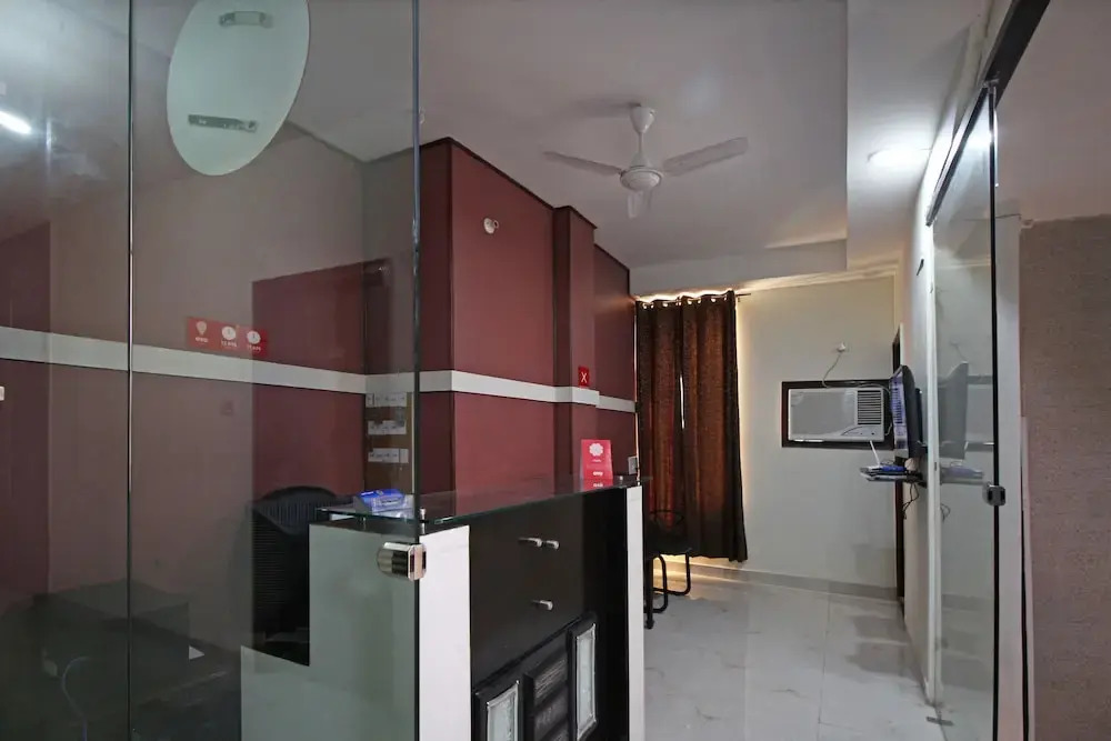 OYO 4882 Hotel Golden Park