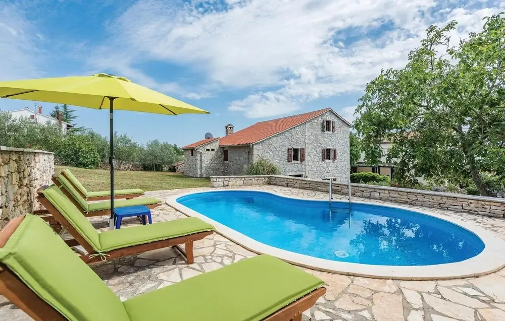 Beautiful Home in Markovac With Wifi and 5 Bedrooms
