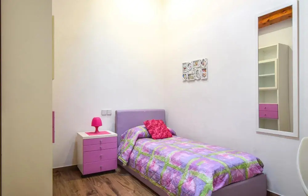 Stunning Home in Aspra With 3 Bedrooms and Wifi