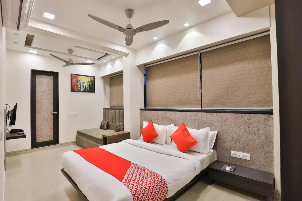 OYO 23289 Hotel Anmol Palace