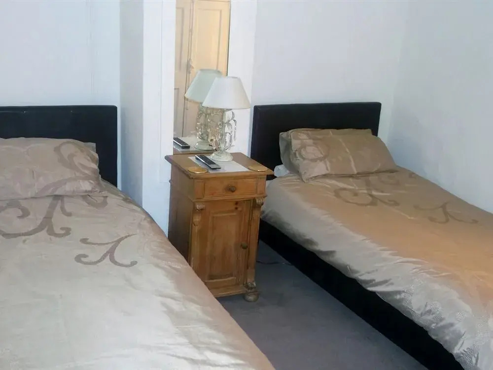 Whitehouse Guest House