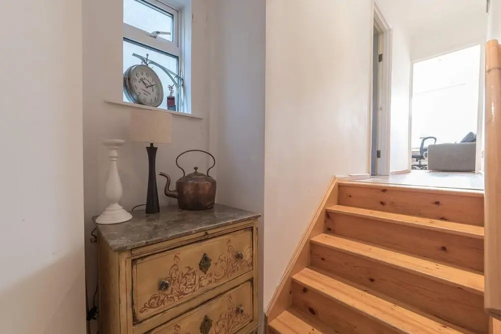 Homely 2 Bedroom Near Shepherd's Bush Tube