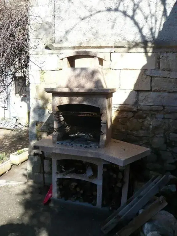 Petit appart dans dépendance château Salavas