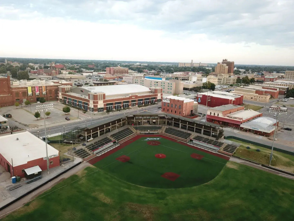 GLō Best Western Enid OK Downtown - Convention Center Hotel
