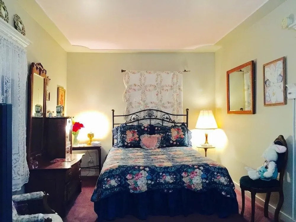 The Victorian Gold Bed and Breakfast