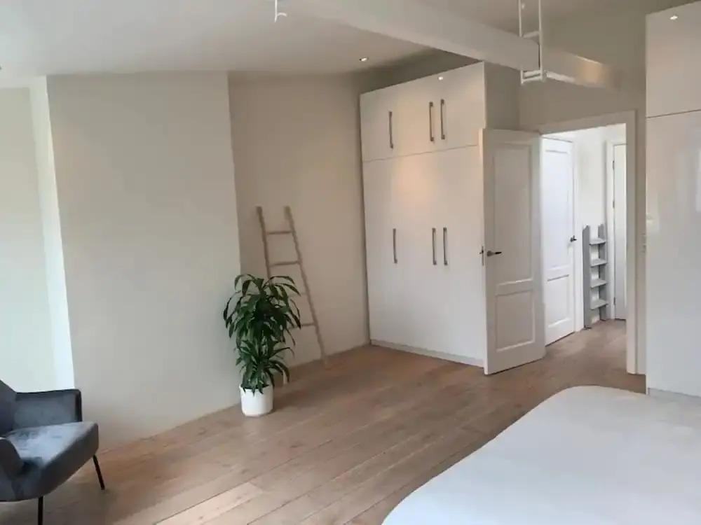 Bright Waterview Apartment