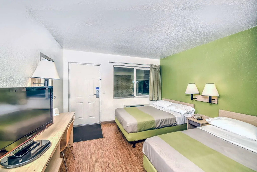 Motel 6 Colorado Springs, CO - South/Metro Area
