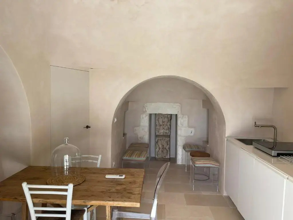 OSTUNI MIRROR trullo and mirror house