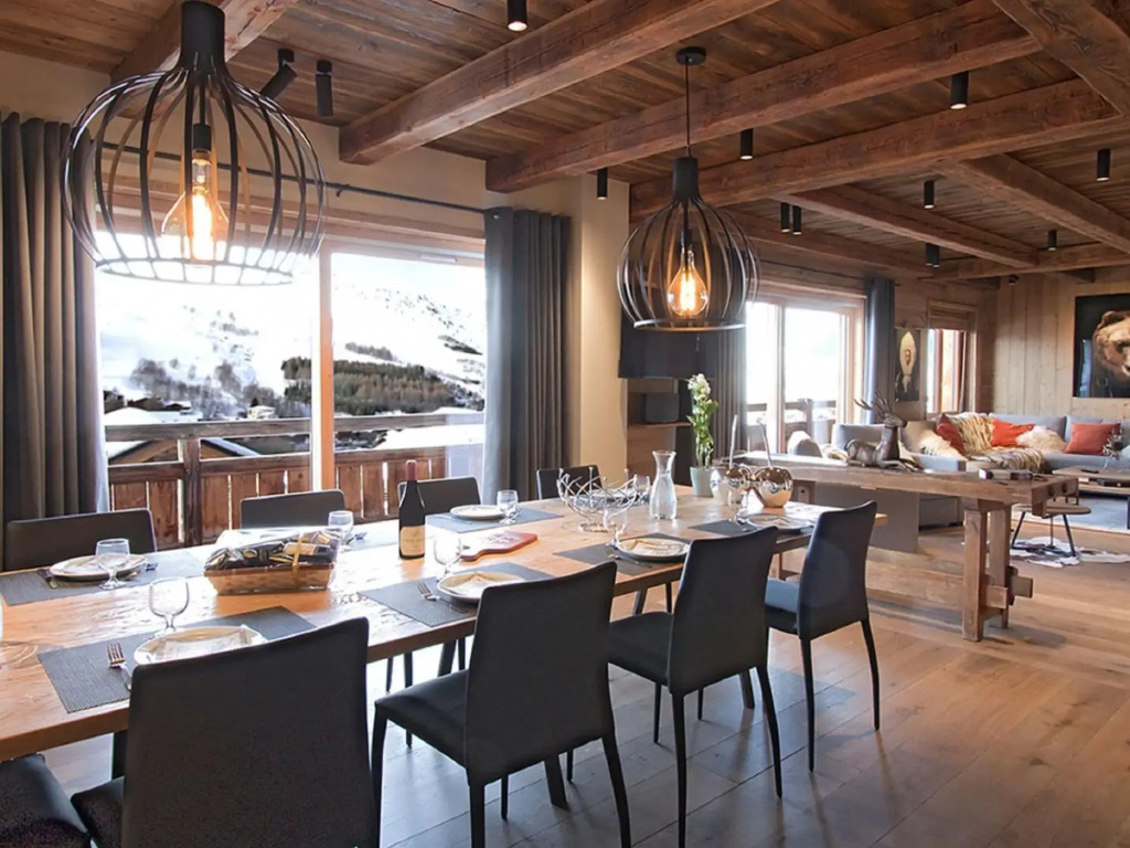 Spacious 14-person chalet with indoor pool in Les Deux Alpes