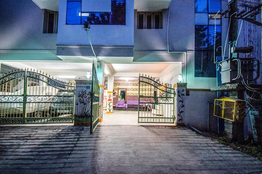 FabHotel Aditya Yatri Nivas - Nr Tirupati Railway Station