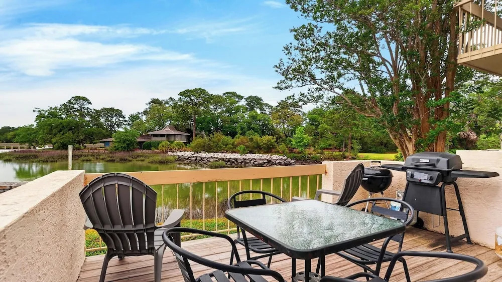 Herons Rest at Port Villas by Avantstay Waterfront Cove + Dock + Deck Walk to Beach + Sea Pines