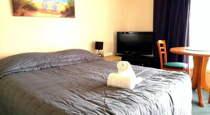 45 On Avenal Motel