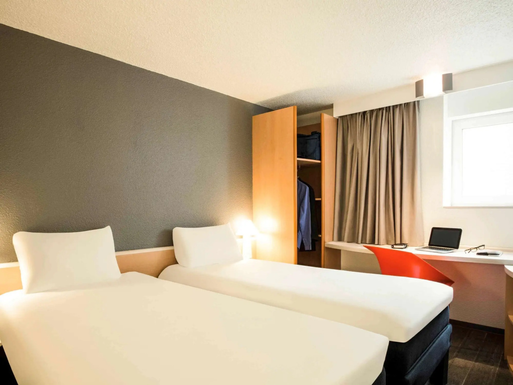 Ibis Orly Chevilly Tram 7