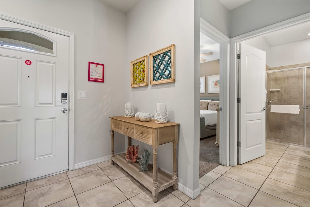 Townhome With Private Pool, BBQ & Free Waterpark!
