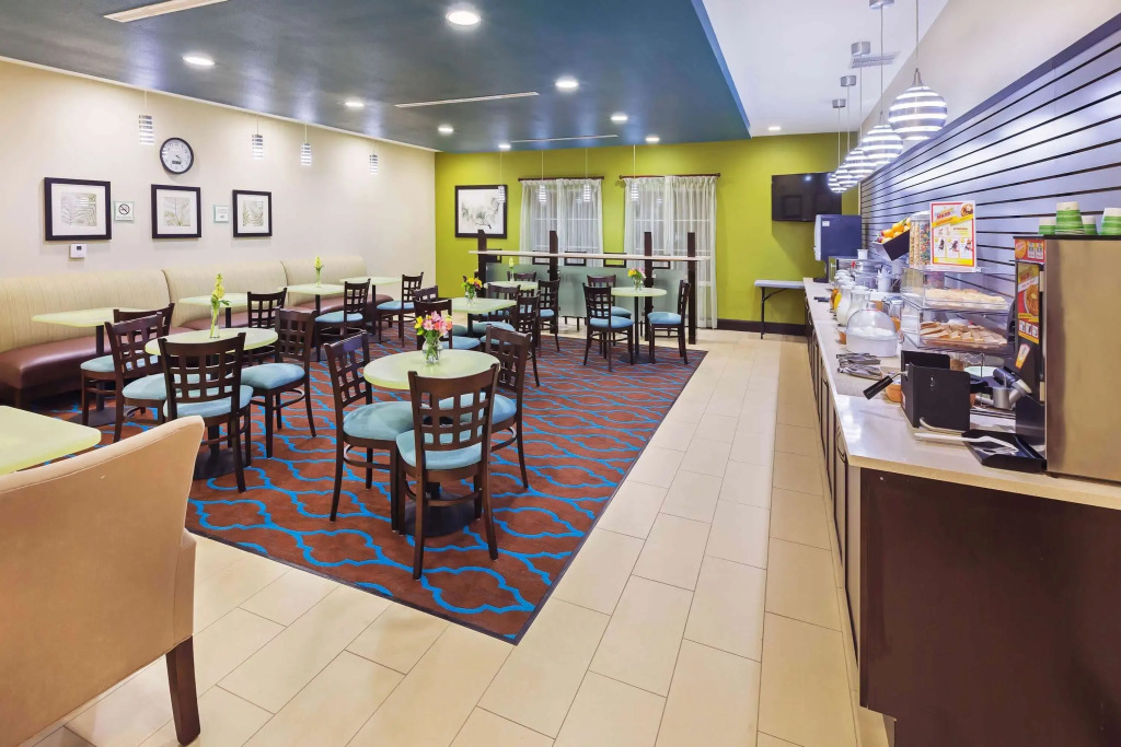 La Quinta by Wyndham Floresville