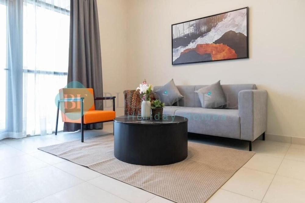 Bloomfields Elegant 1BR in Reflectio
