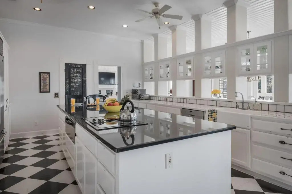 Luxury Lake Marble Falls House with Swimming Pool Hot Tub and private boat slip