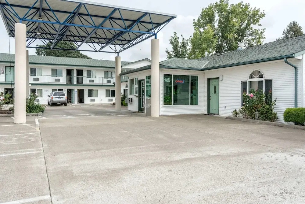 Motel 6 Albany, OR