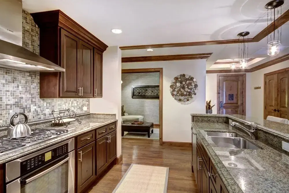 Luxury 2BR+Den Ritz-Carlton Residence by RedAwning