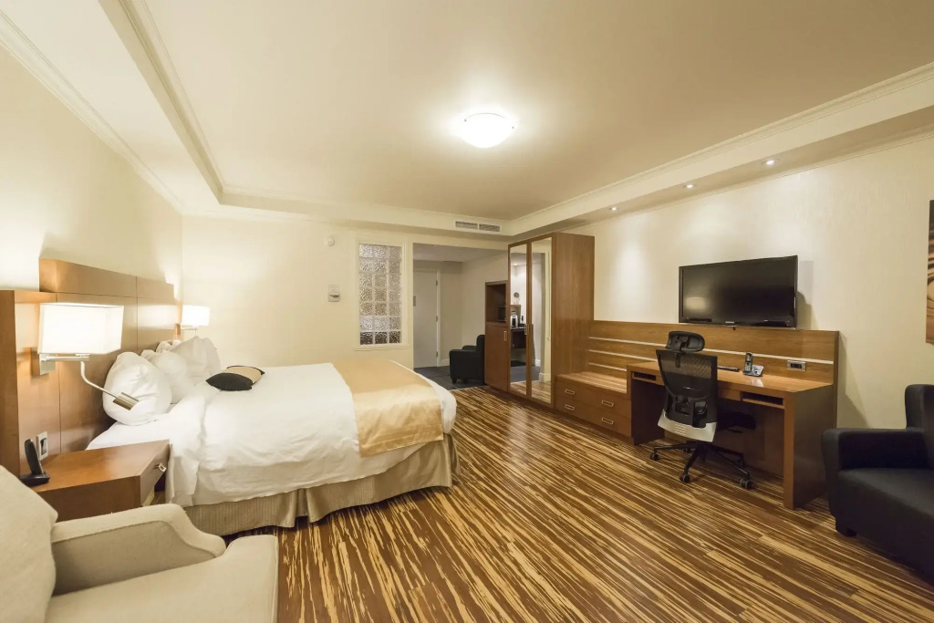 Hotel & Suites Le Dauphin Drummondville