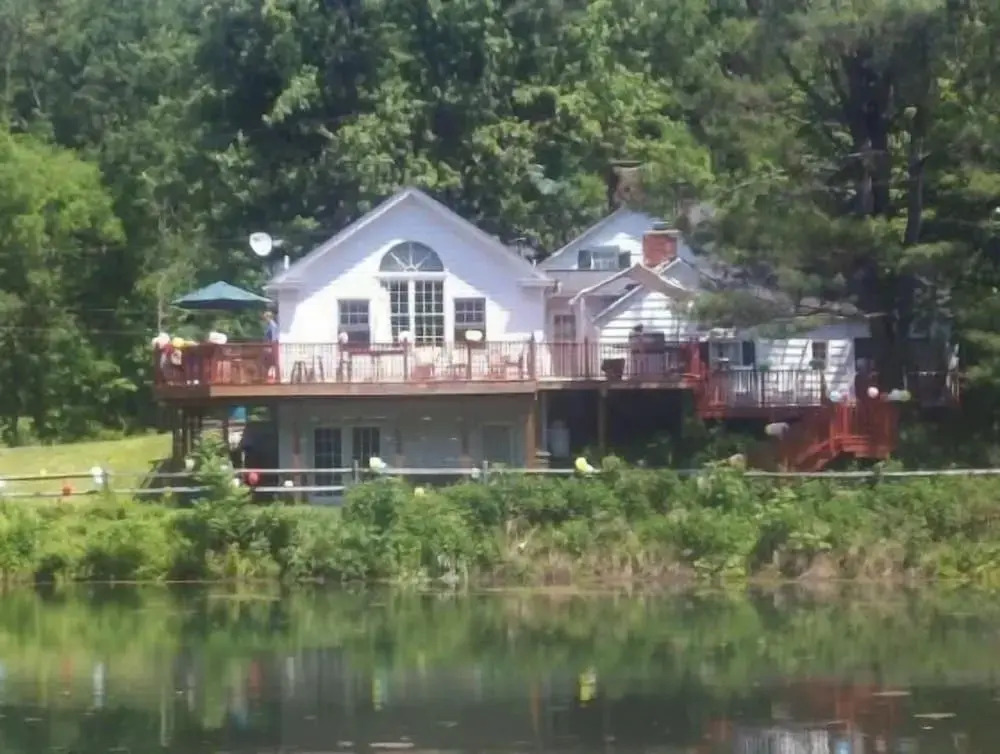1805 House Bed and Breakfast