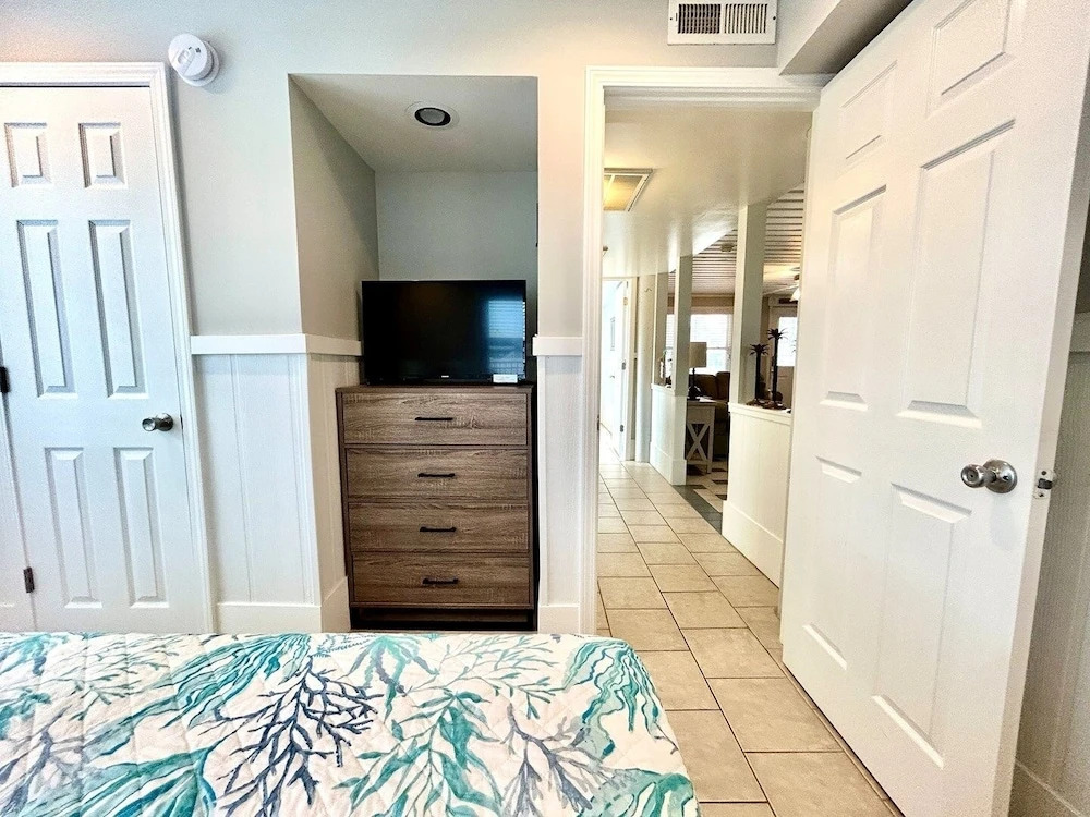 The Ocean House 6 Bedroom Home by RedAwning
