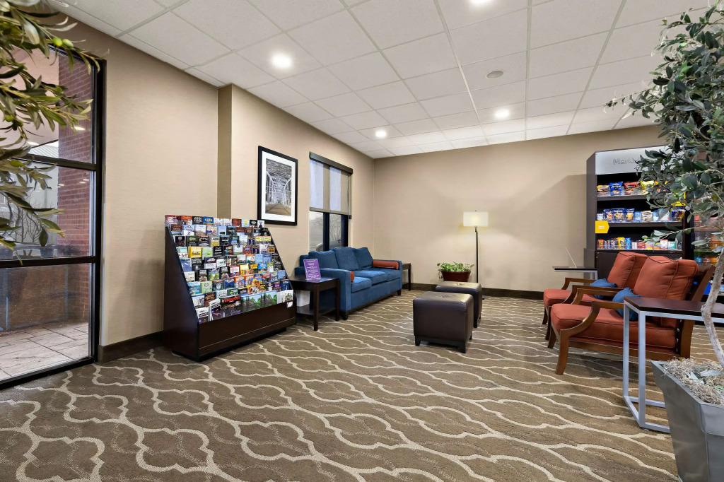 Comfort Suites Nashville near Percy Priest Lake