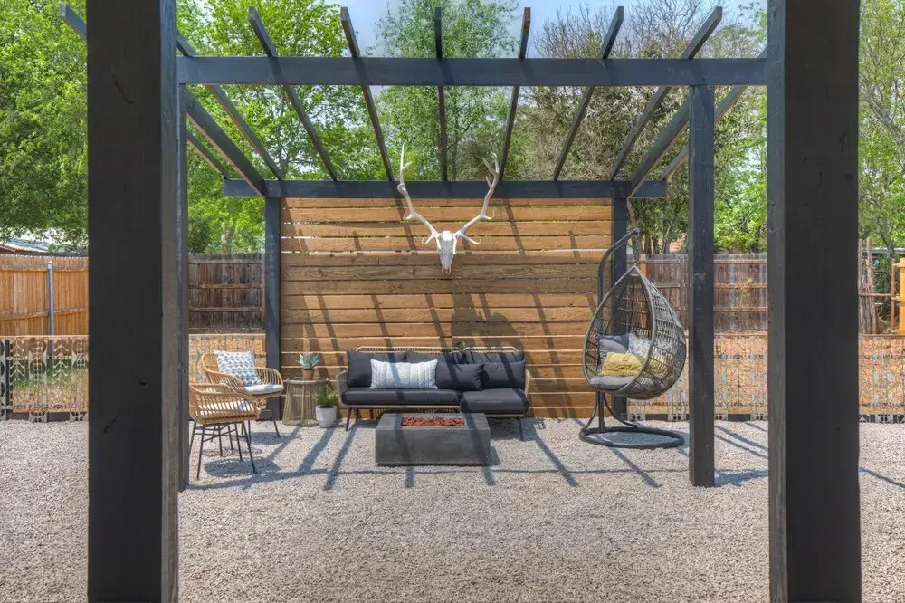 The Das Apfelhaus! A Luxurious and Eclectic Escape Near Main!
