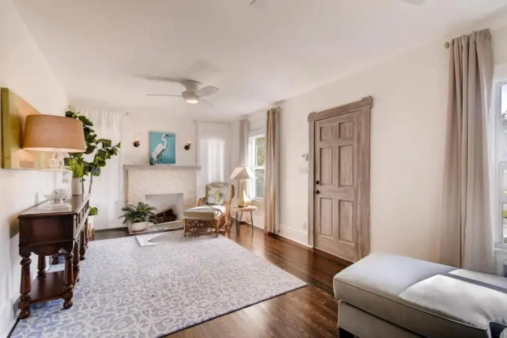 The Periwinkle House - 4bd-2ba - Sleep 10