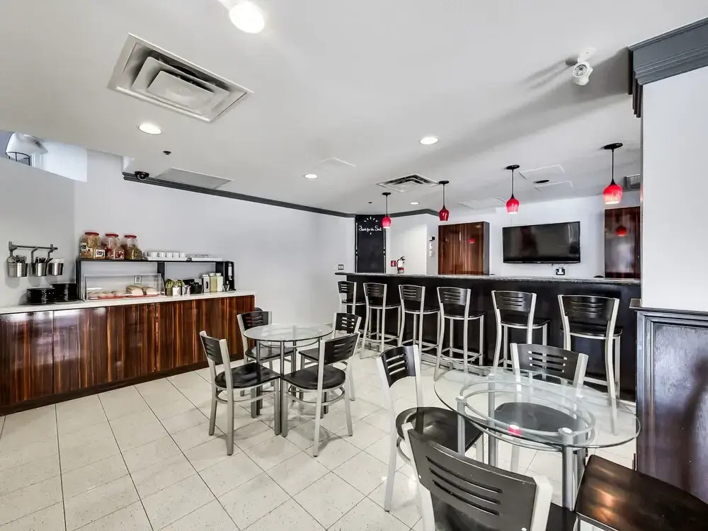 Isabella Hotel & Suites