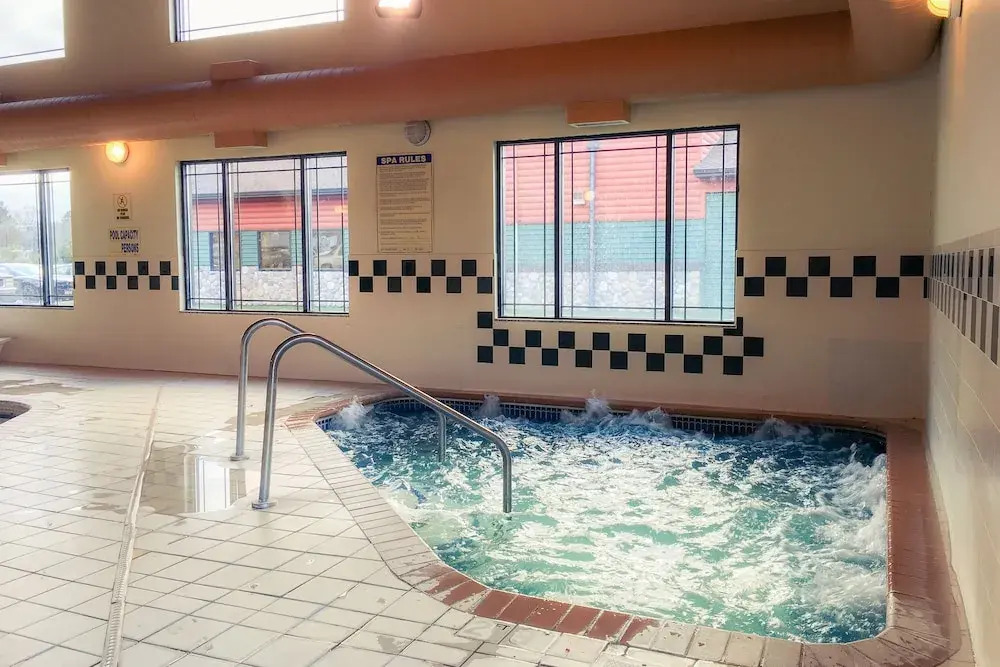 White Oak Inn & Suites