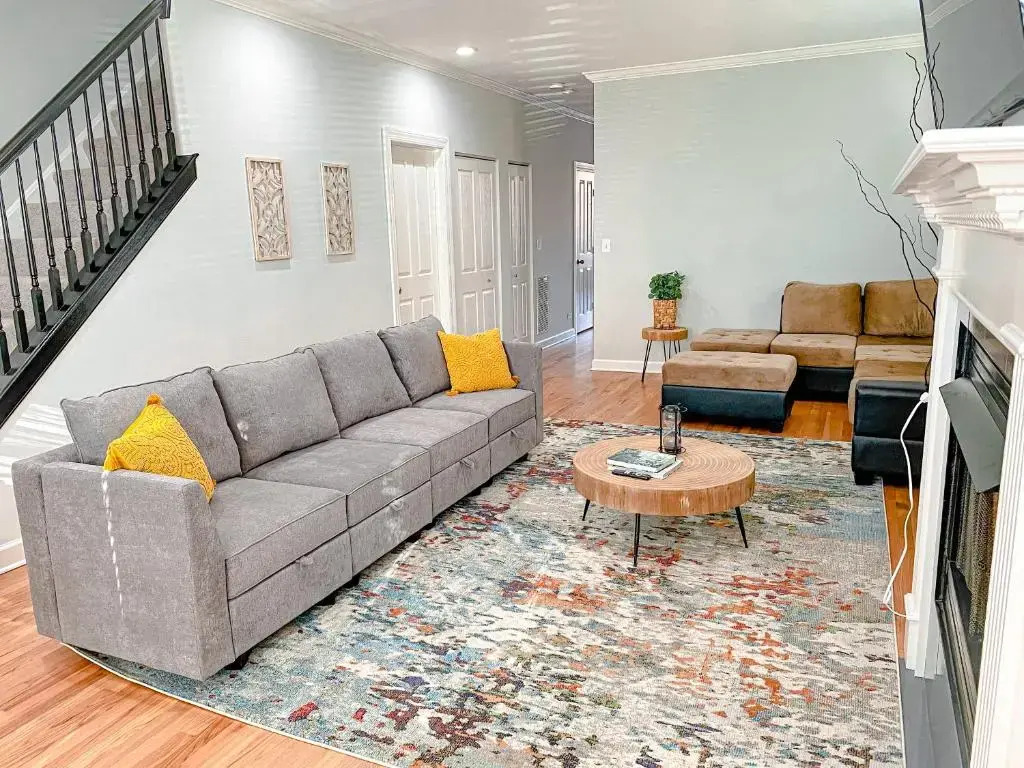 Beautiful 5br home for 14 guests with free parking