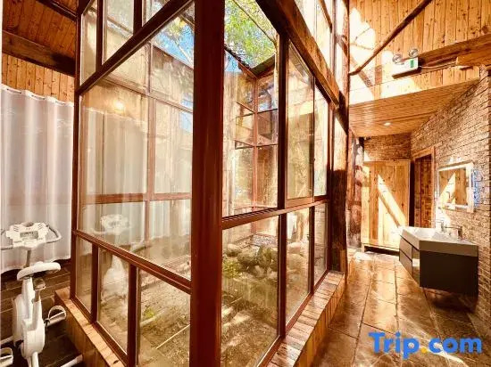 ASTRIA | Moruo Qixin Mountain House (Zhangjiajie National Forest Park West Gate)