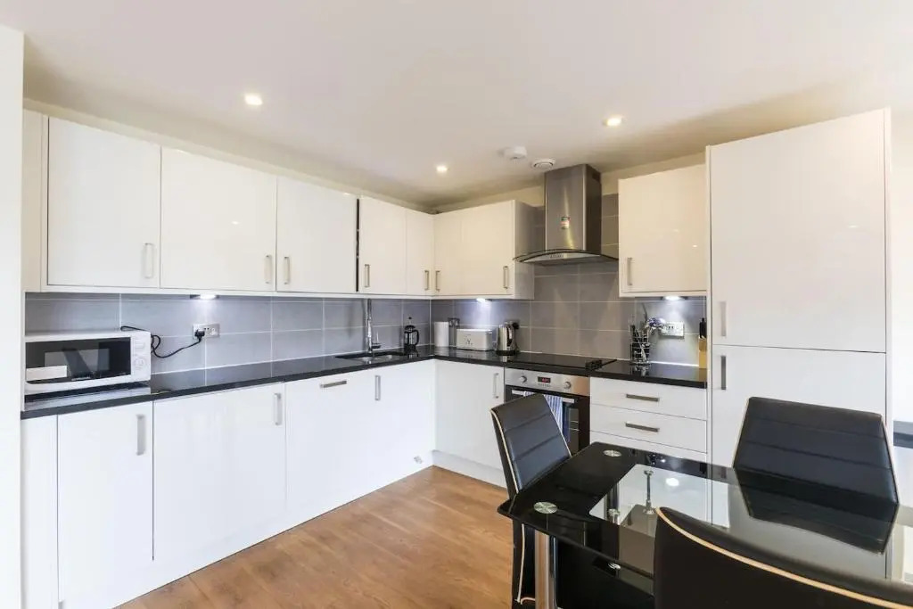Modern 2 Bed 2 Bath Apartment Hyde Park