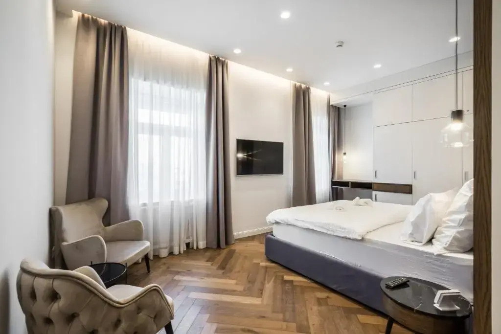 Budapest Eye- Boutique Suites, by BQA