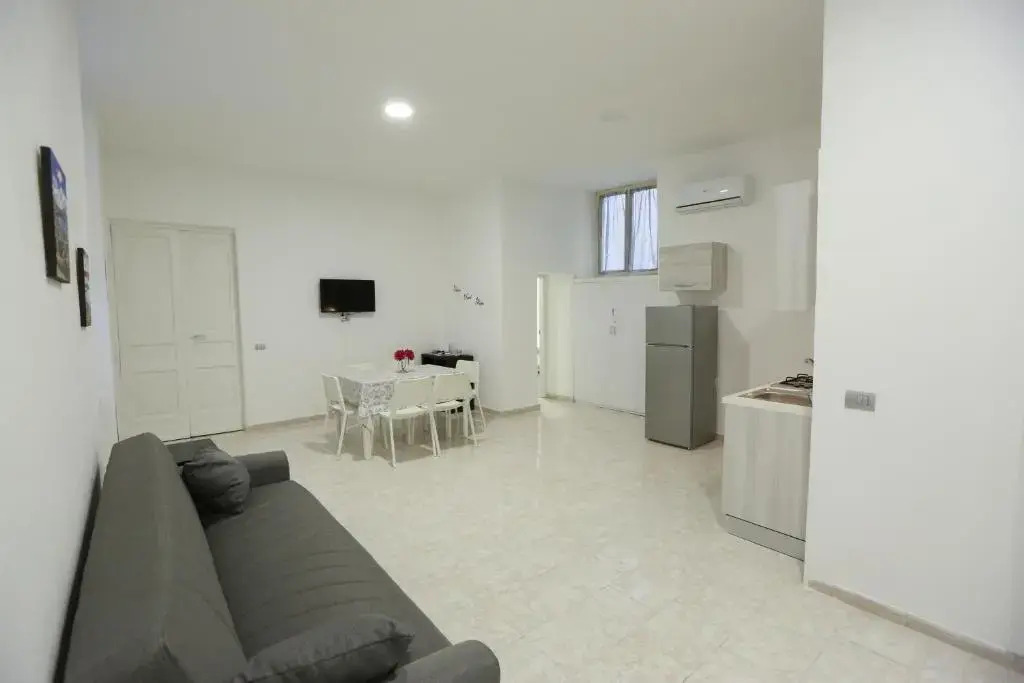 Central House Decumano Superiore by Dimorra