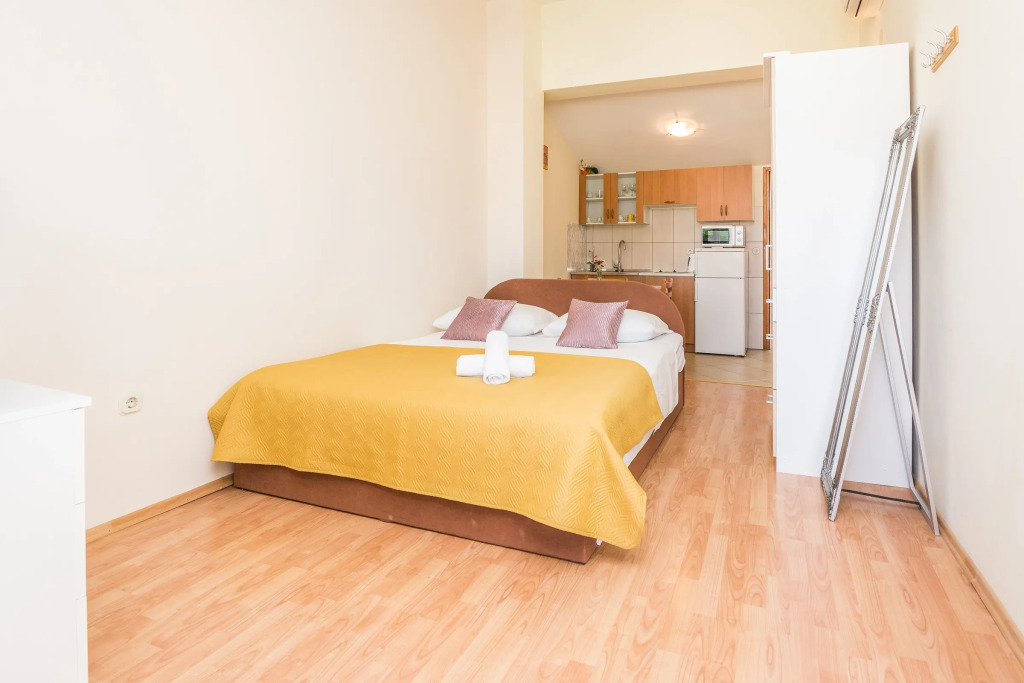 Beachfront Apartment Mira 2