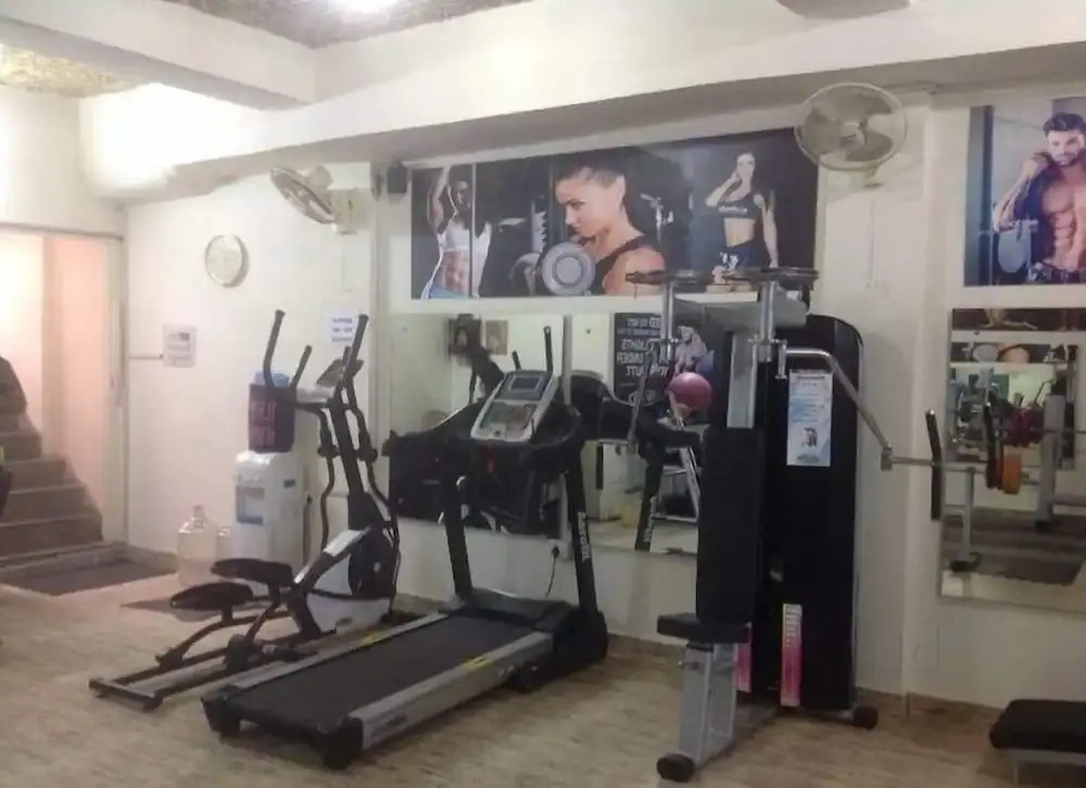Hotel Star Villa - Front of NDLS Station & 1 Minute from Connaught Place & City Centre