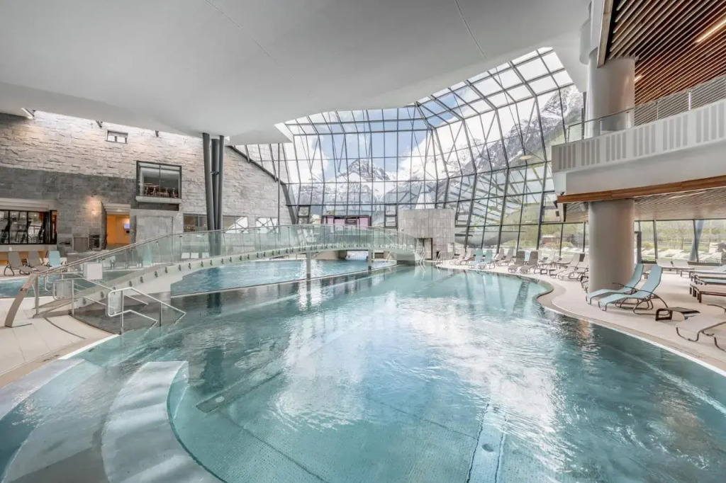 Aqua Dome