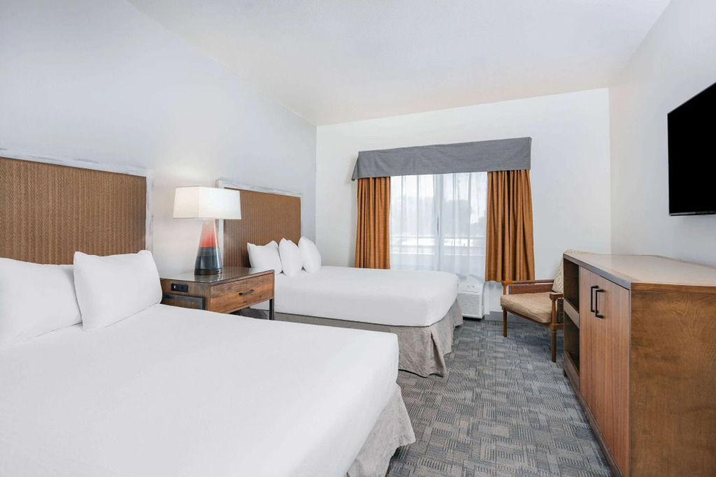 Ramada by Wyndham Bakersfield