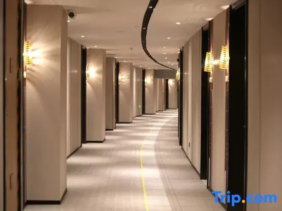 Home Inn Select (Chuxiong Nanhua High-speed Railway Station Hotel)