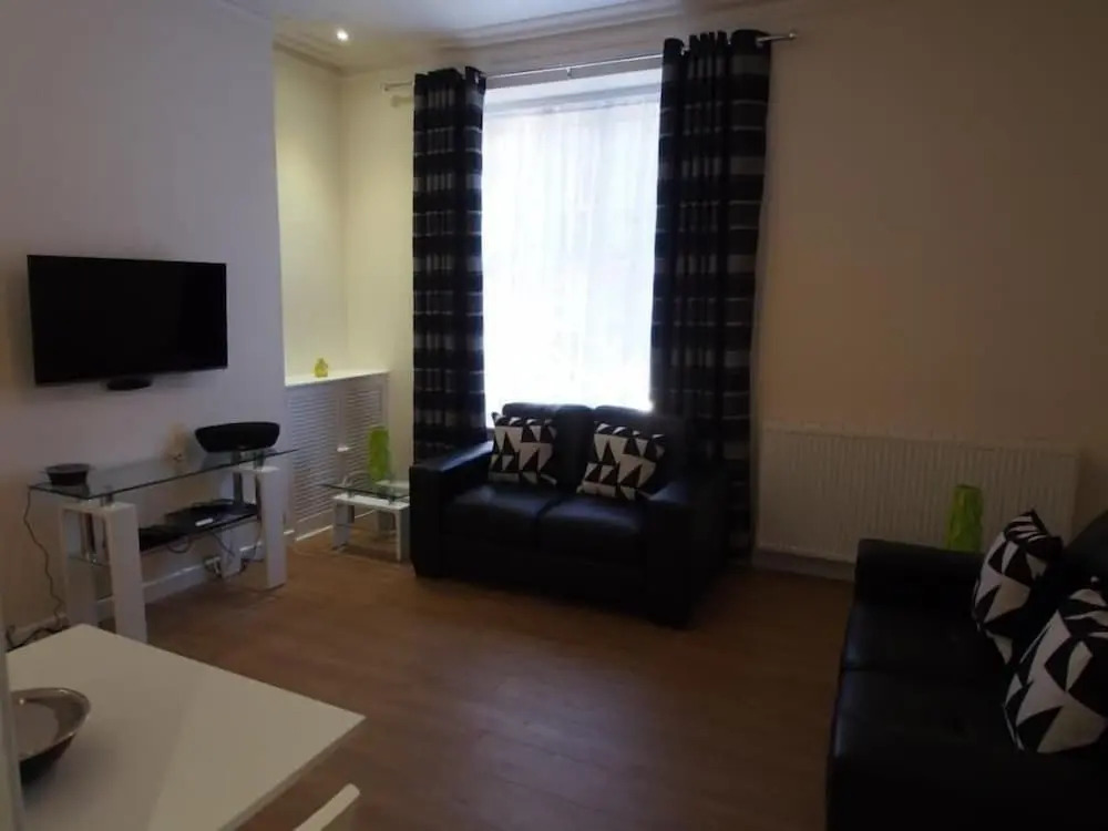 Wallfield Field Apartments