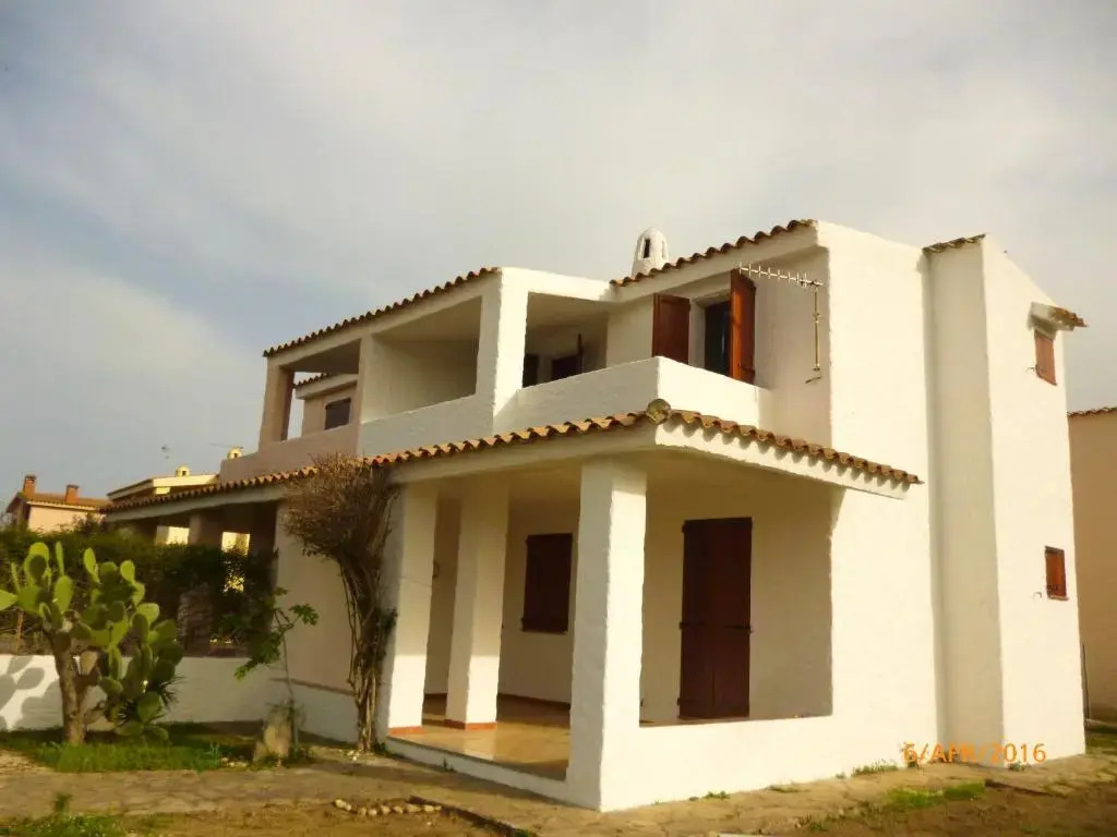 House with 2 Bedrooms in San Teodoro, with Wonderful Sea View And Enclosed Garden - 800 M From the Beach