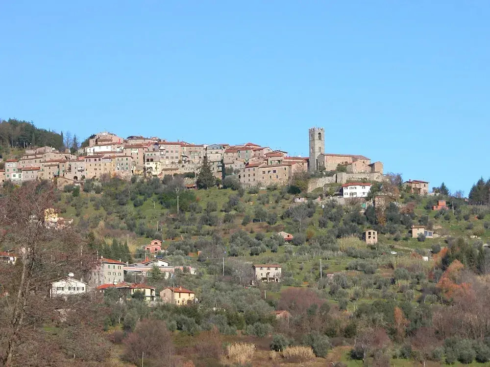 Vintage Cottage in Pescia with Hot Tub