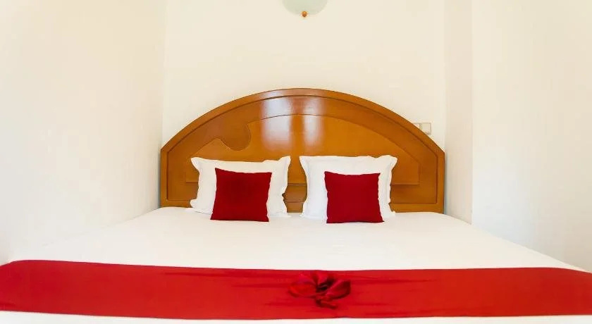 Elegance Hotel
