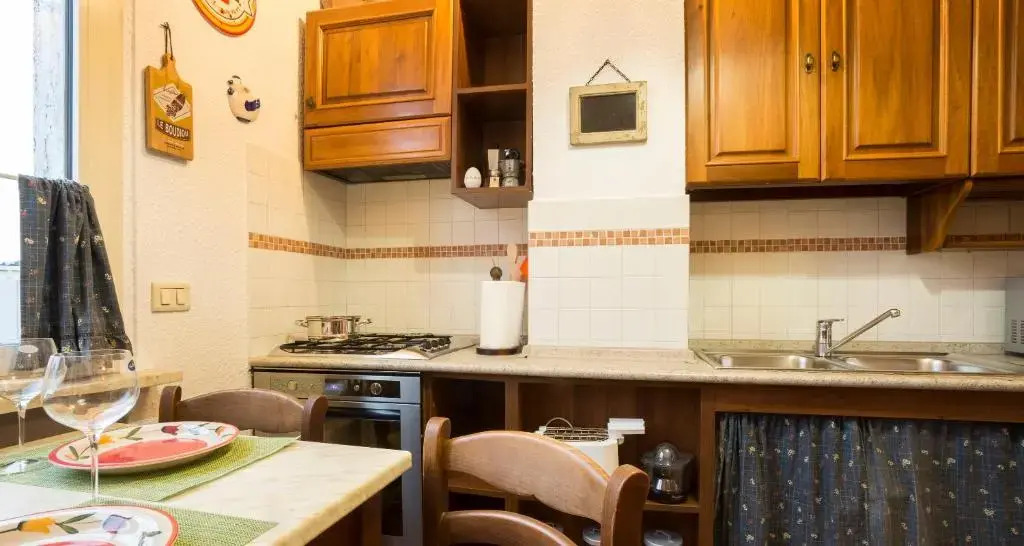 ALTIDO Warm Family Flat for 6 with Terrace in Milan